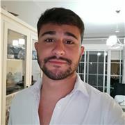 Estudiante universitario con gran capacidad para explicar y buen comunicador